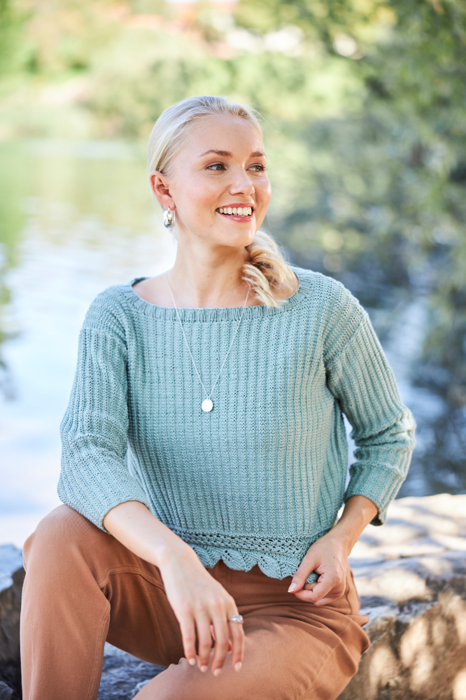 Kurzpulli mit Blattmusterbordüre | Anleitungsheft | Wolle Basic Cotton 0073 - lindgrün | Stricken | Regina Bühler, Pro Lana, Christophorus Verlag Kurzpulli mit Blattmusterbordüre | Anleitungsheft | Wolle Basic Cotton 0073 - lindgrün | Stricken | Regina Bühler, Pro Lana, Christophorus Verlag