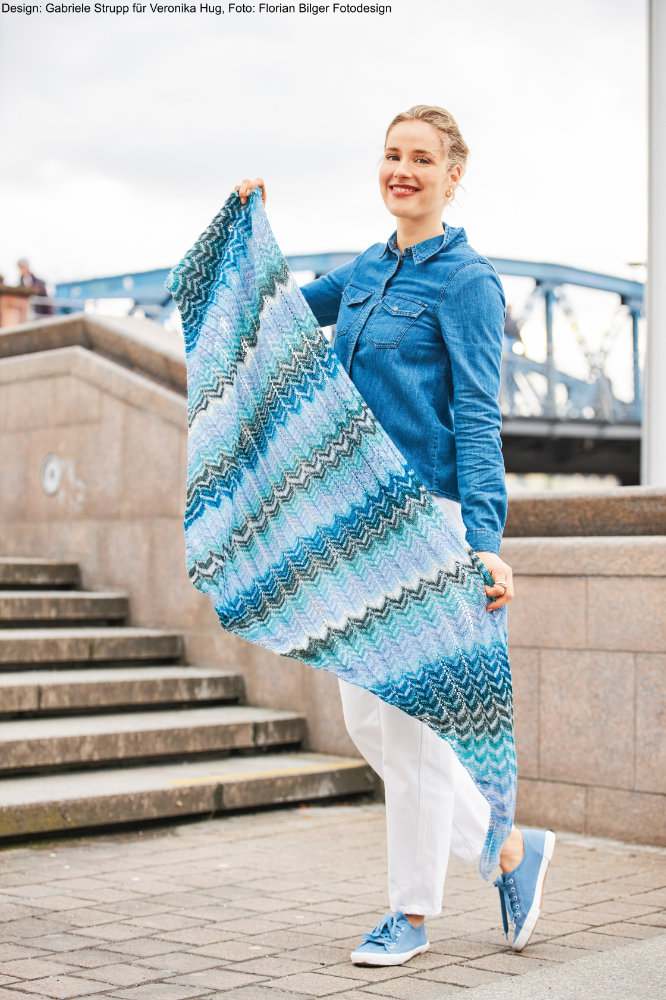 Woolly Hugs Maschenwelt - 05/2023 Tuch aufgezackt diagonal | Anleitungsheft | Wolle Paint Socks | Stricken | Veronika Hug, Woolly Hugs, Christophorus Verlag