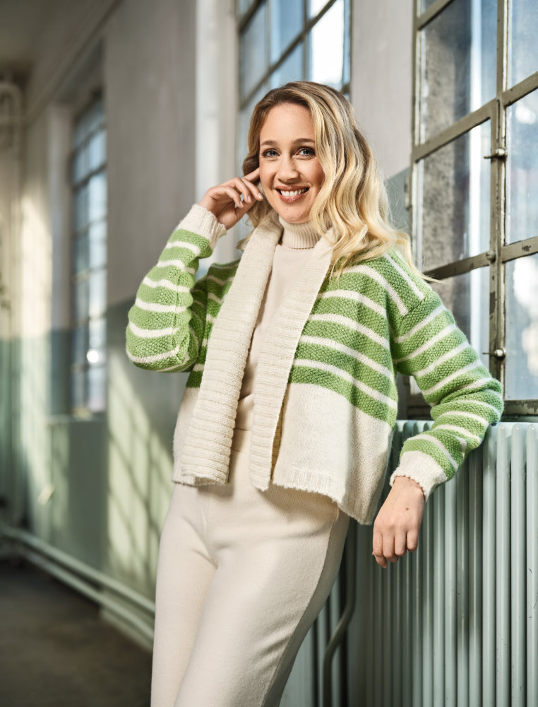 Cardigan mit Streifen  | Wollpaket mit Alpaka deluxe  | Stricken | Pro Lana