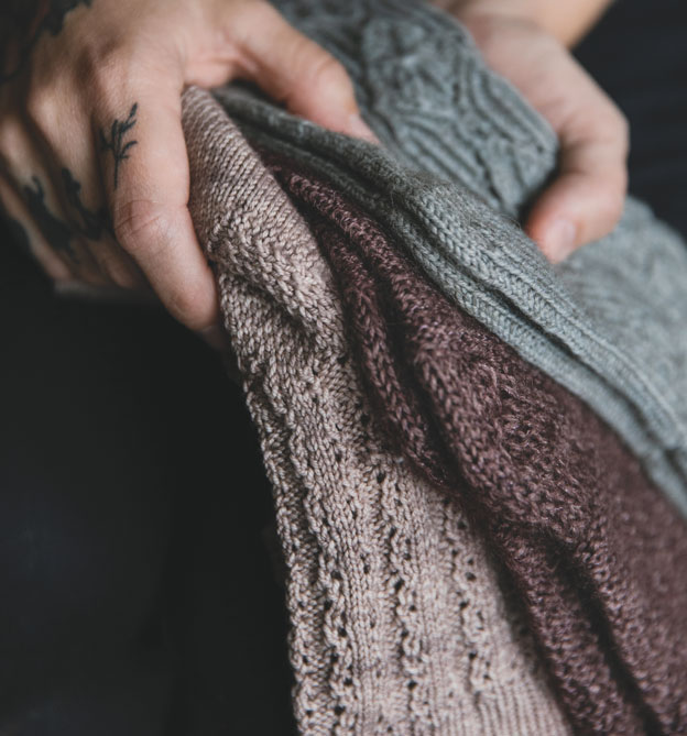 52 Wochen Socken stricken - Band 1 - Das außergewöhnlichste Sockenbuch aller Zeiten. Edler Leineneinband, Prägung und Lesebändchen 52 Wochen Socken stricken - Band 1 - Das außergewöhnlichste Sockenbuch aller Zeiten. Edler Leineneinband, Prägung und Lesebändchen