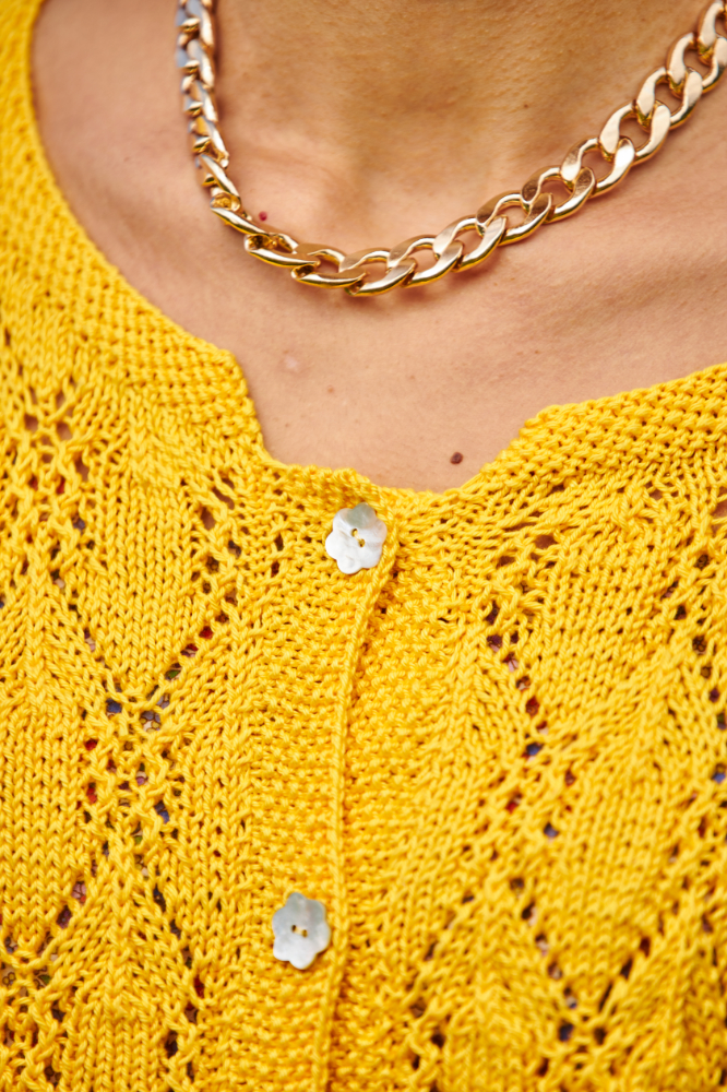 Kurzarmjäckchen mit Ajourmuster in gelb | Anleitungsheft | Wolle Basic Cotton 0122 - sonnengelb | Stricken | Regina Bühler, Pro Lana Kurzarmjäckchen mit Ajourmuster in gelb | Anleitungsheft | Wolle Basic Cotton 0122 - sonnengelb | Stricken | Regina Bühler, Pro Lana