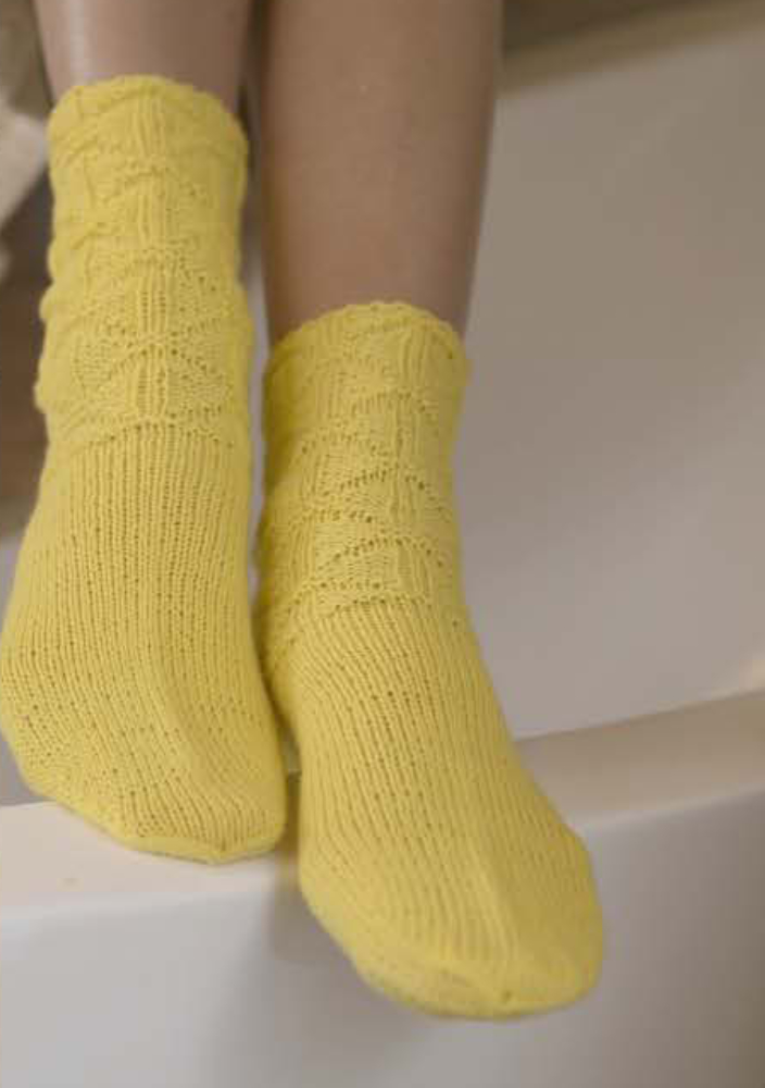 gelbe Socken | Wollpaket mit Street Linie 12 | Stricken