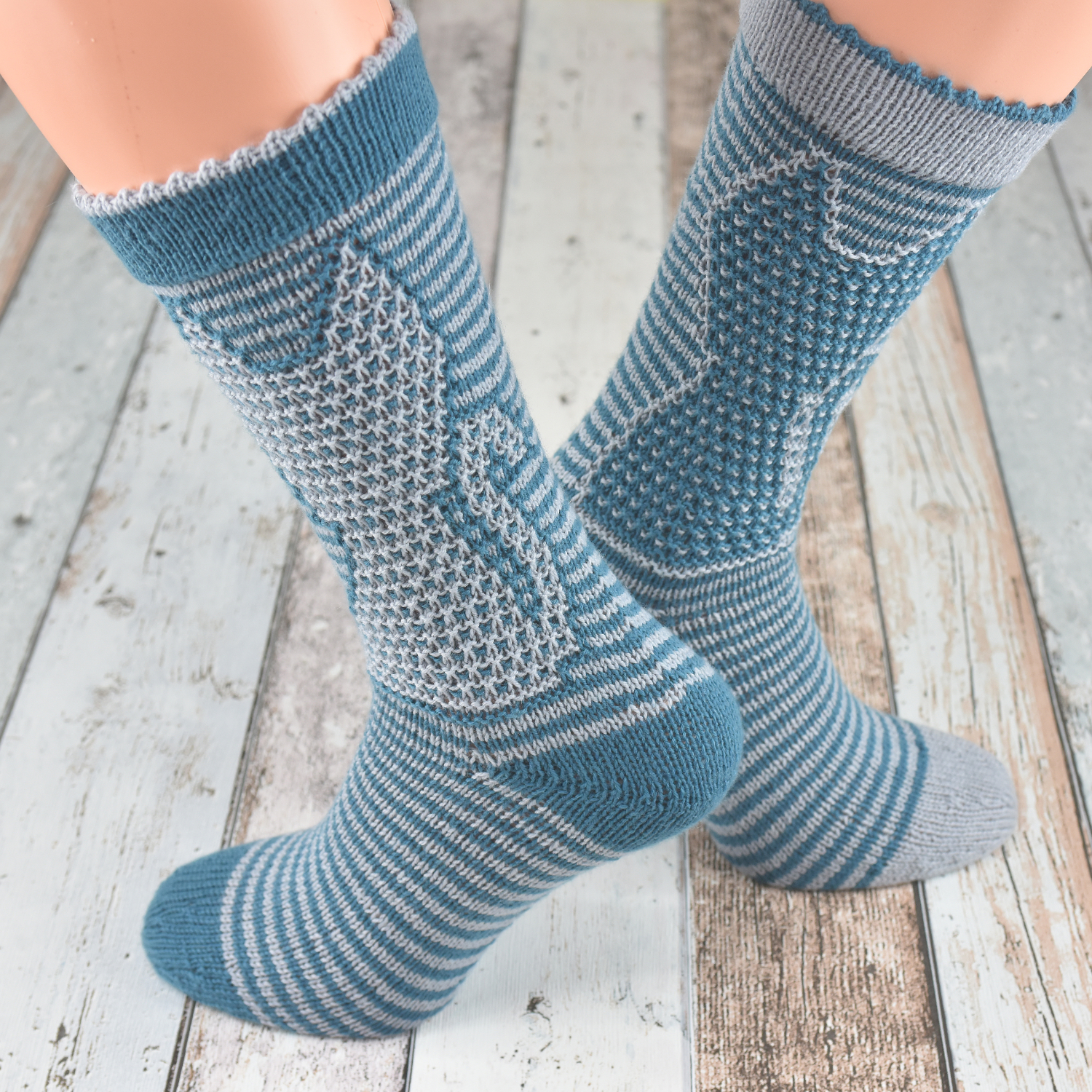 Socke Knitty Kitty | Einzelanleitung | Wolle Supersocke 100 Linie 3 Uni 4-fach  | Stricken | Sylvie Rasch