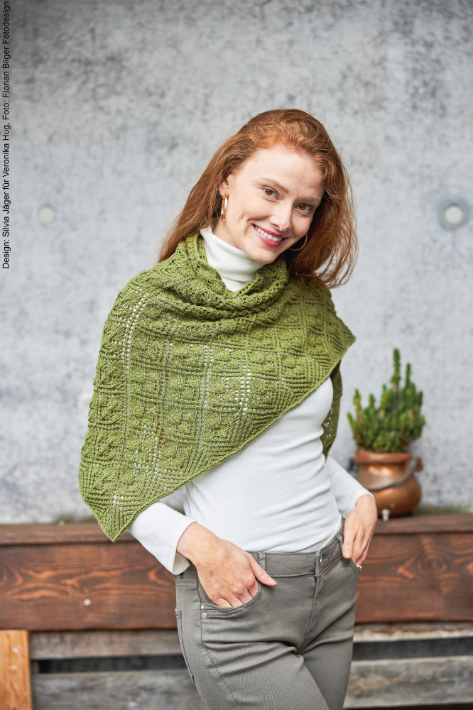 Woolly Hugs Maschenwelt - 06/2023 Tuch Rosenblätter | Anleitungsheft | Wolle Merino Silk Socks Stretch, 4-fach | Stricken | Veronika Hug, Woolly Hugs, Christophorus Verlag