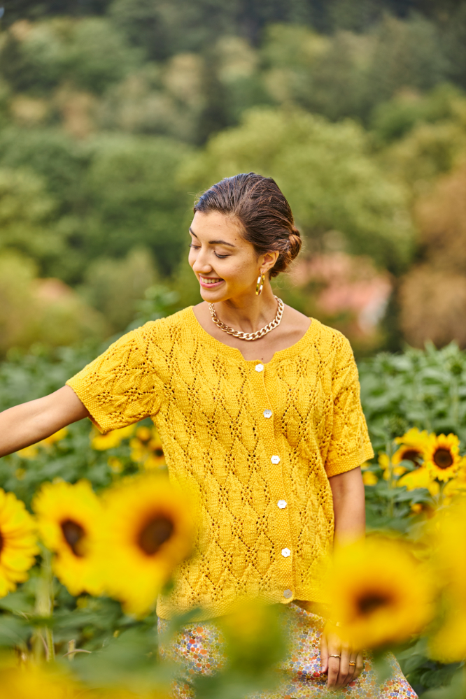 Kurzarmjäckchen mit Ajourmuster in gelb | Anleitungsheft | Wolle Basic Cotton 0122 - sonnengelb | Stricken | Regina Bühler, Pro Lana Kurzarmjäckchen mit Ajourmuster in gelb | Anleitungsheft | Wolle Basic Cotton 0122 - sonnengelb | Stricken | Regina Bühler, Pro Lana
