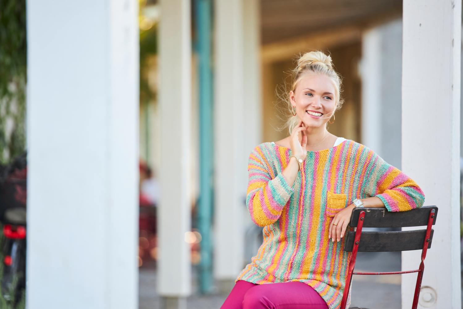 Quergestrickter Pulli mit Brusttasche | Anleitungsheft | Wolle Soul Surf | Stricken | Regina Bühler, Pro Lana, Christophorus Verlag Quergestrickter Pulli mit Brusttasche | Anleitungsheft | Wolle Soul Surf | Stricken | Regina Bühler, Pro Lana, Christophorus Verlag