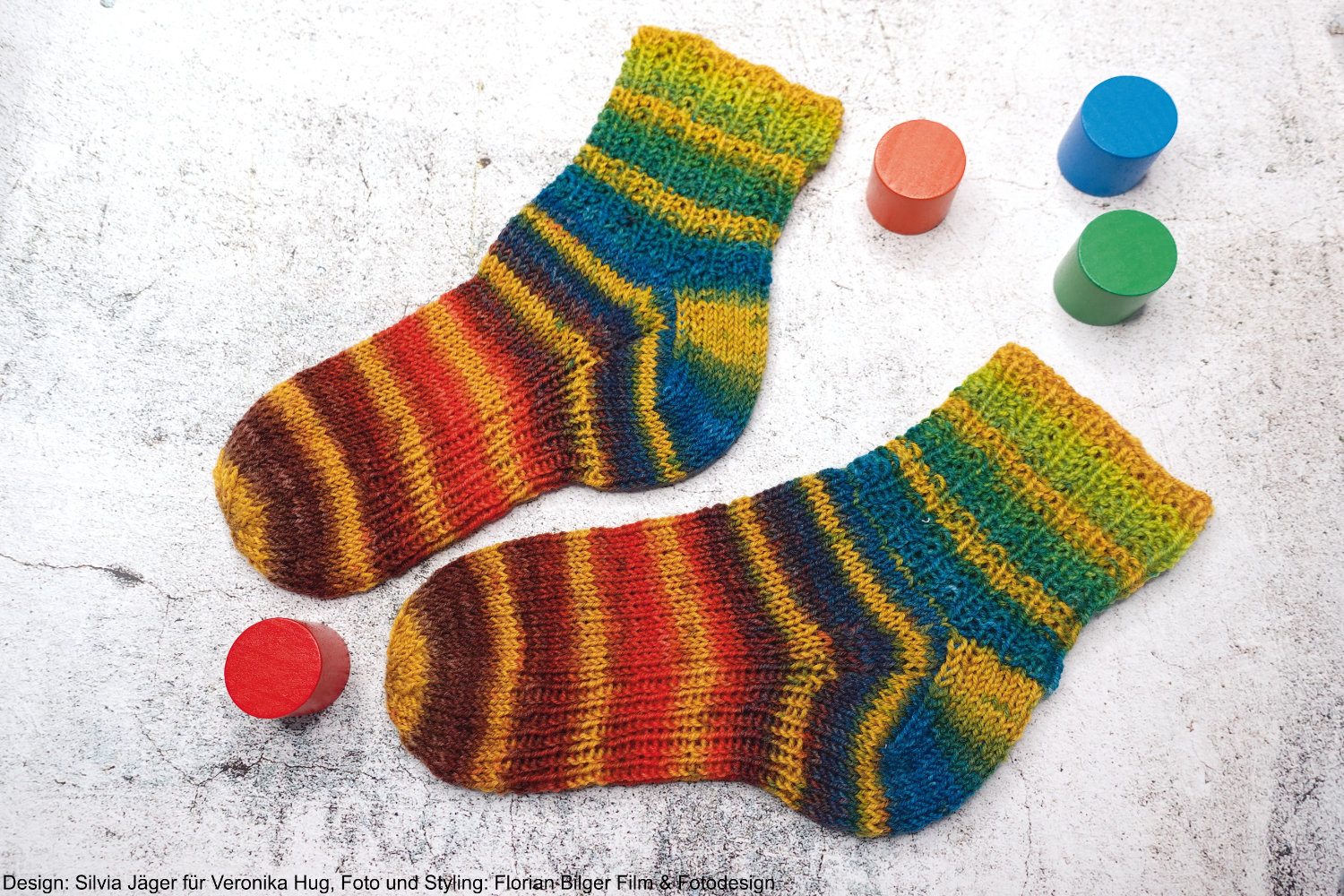 Schrägstreifen-Schal mit Socken | Anleitungsheft | Wolle Paint Socks | Stricken | Veronika Hug, Woolly Hugs, Christophorus Verlag Schrägstreifen-Schal mit Socken | Anleitungsheft | Wolle Paint Socks | Stricken | Veronika Hug, Woolly Hugs, Christophorus Verlag