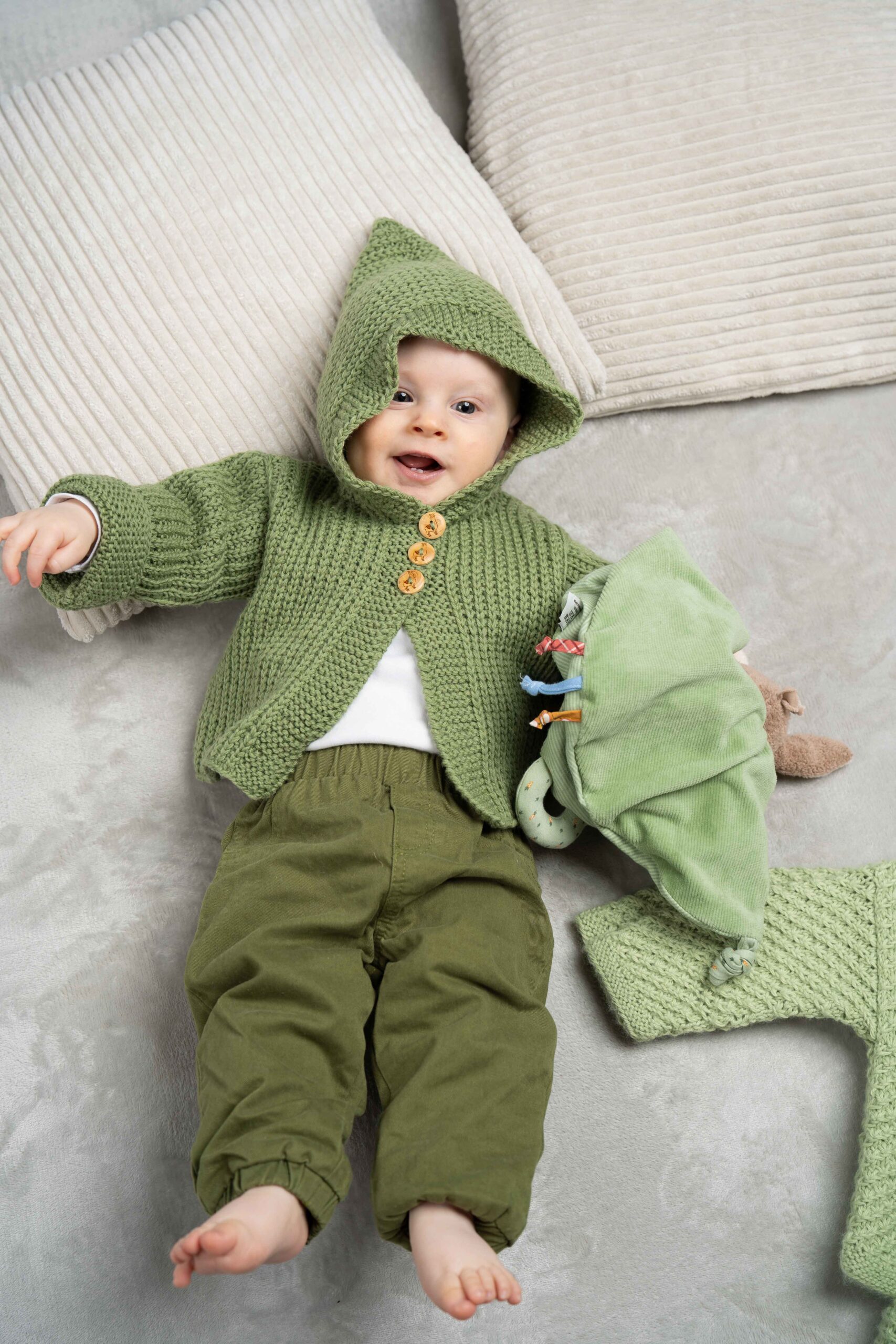 Kapuzenjäckchen im Strukturmuster | Einzelanleitung | Wolle Baby Merino soft  | Stricken | Pro Lana