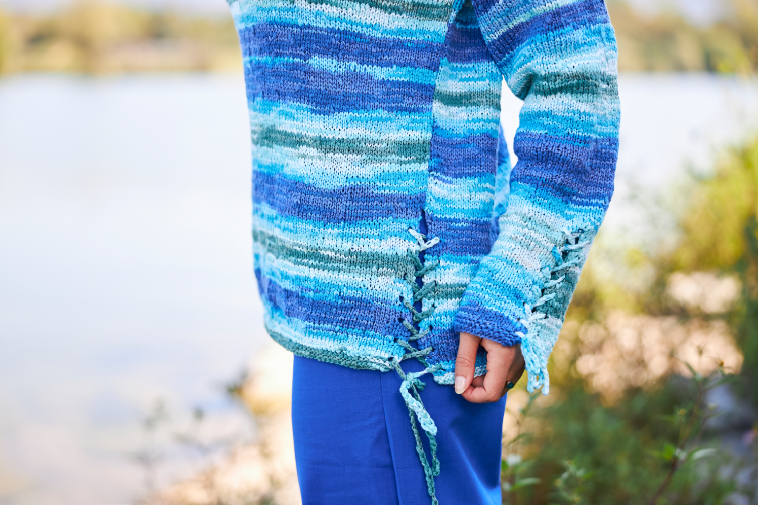 Pulli mit Schlitzen | Anleitungsheft + Wolle Soul Surf | Stricken