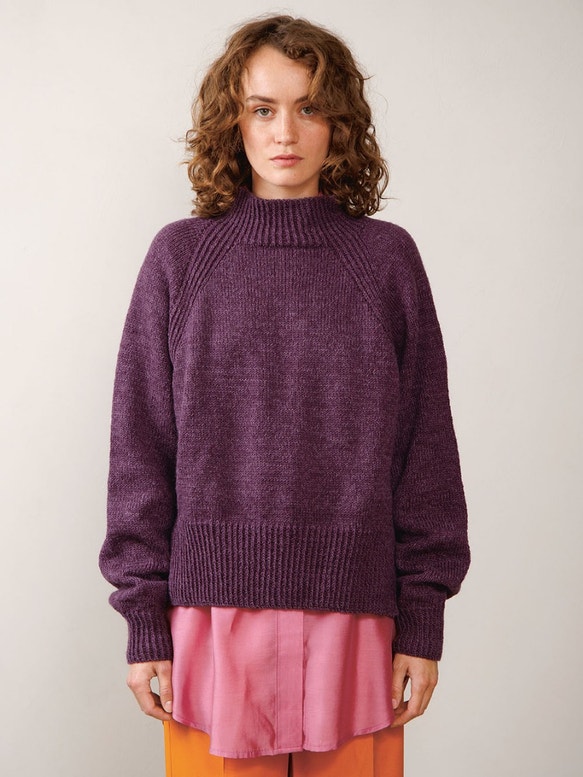 KELLY Damenpullover mit Schlitz | Anleitungsheft | Wolle Tynn Peer Gynt  | Stricken | Sandnes Garn