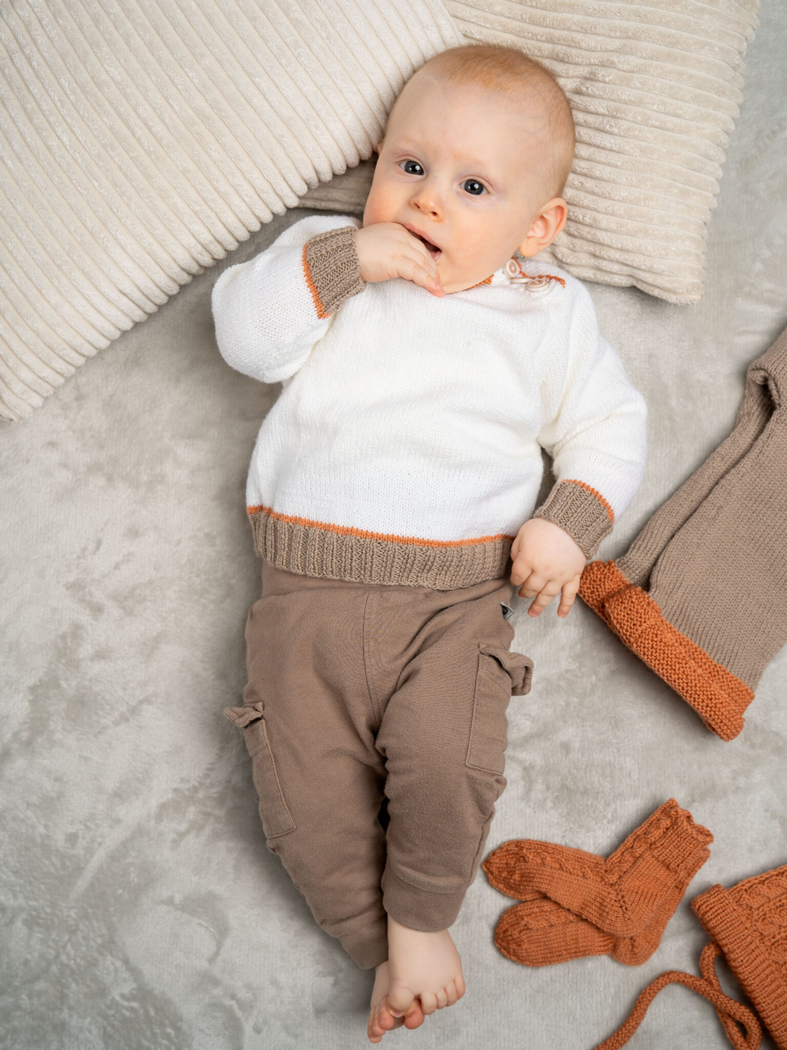 Raglanpulli mit zweifarbigen Randblenden | Einzelanleitung | Wolle Baby Merino soft  | Stricken | Pro Lana