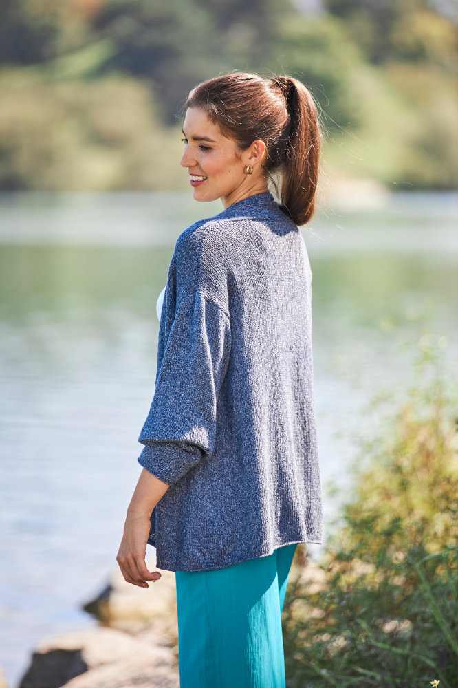 Verschlusslose Jacke mit Schalkragen | Anleitungsheft | Wolle Montenegro | Stricken | Regina Bühler, Pro Lana, Christophorus Verlag Verschlusslose Jacke mit Schalkragen | Anleitungsheft | Wolle Montenegro | Stricken | Regina Bühler, Pro Lana, Christophorus Verlag