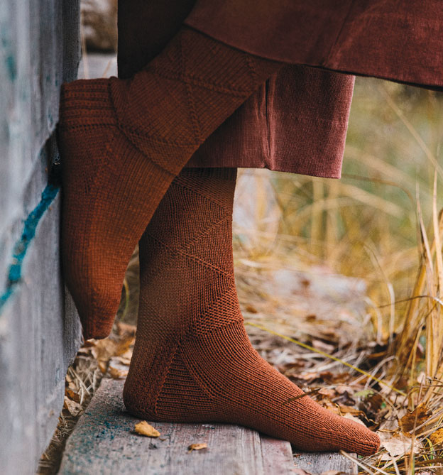 52 Wochen Socken stricken - Band 1 - Das außergewöhnlichste Sockenbuch aller Zeiten. Edler Leineneinband, Prägung und Lesebändchen 52 Wochen Socken stricken - Band 1 - Das außergewöhnlichste Sockenbuch aller Zeiten. Edler Leineneinband, Prägung und Lesebändchen