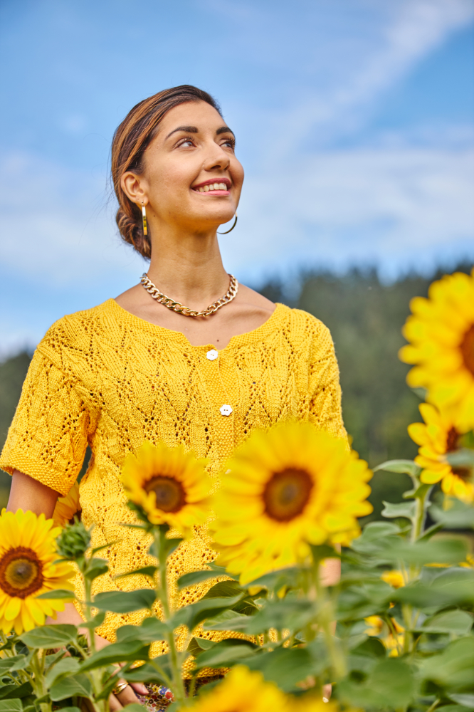 Kurzarmjäckchen mit Ajourmuster in gelb | Anleitungsheft | Wolle Basic Cotton 0122 - sonnengelb | Stricken | Regina Bühler, Pro Lana Kurzarmjäckchen mit Ajourmuster in gelb | Anleitungsheft | Wolle Basic Cotton 0122 - sonnengelb | Stricken | Regina Bühler, Pro Lana