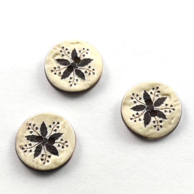 Modeknopf mit aufwändigem Blättermotiv 25 mm naturweiß / braun von Dill