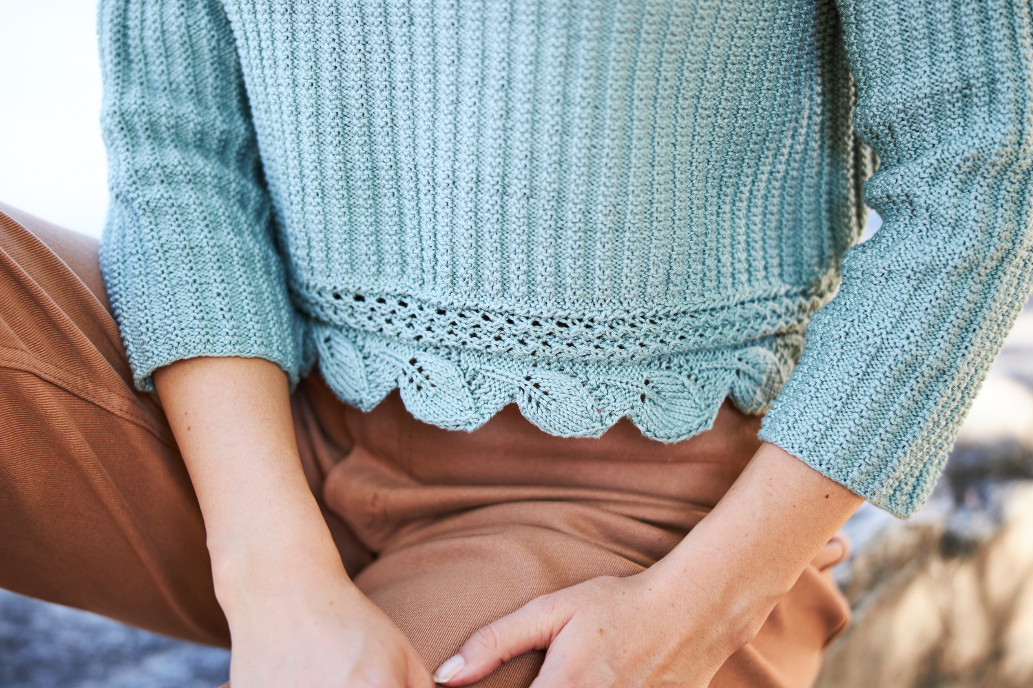 Kurzpulli mit Blattmusterbordüre | Anleitungsheft | Wolle Basic Cotton 0073 - lindgrün | Stricken | Regina Bühler, Pro Lana, Christophorus Verlag Kurzpulli mit Blattmusterbordüre | Anleitungsheft | Wolle Basic Cotton 0073 - lindgrün | Stricken | Regina Bühler, Pro Lana, Christophorus Verlag