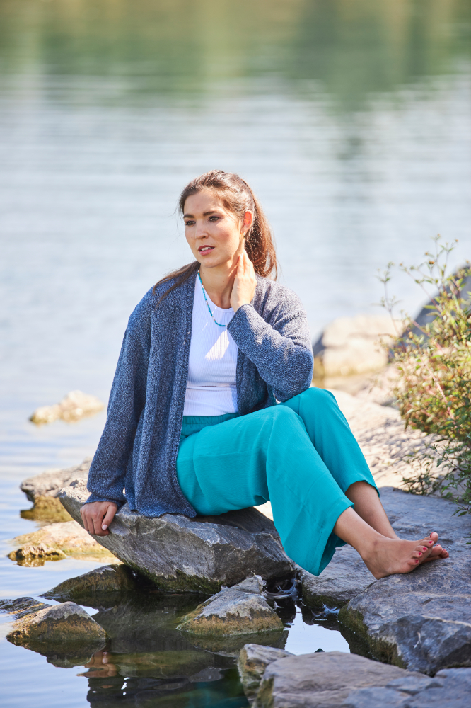 Verschlusslose Jacke mit Schalkragen | Anleitungsheft | Wolle Montenegro | Stricken | Regina Bühler, Pro Lana, Christophorus Verlag Verschlusslose Jacke mit Schalkragen | Anleitungsheft | Wolle Montenegro | Stricken | Regina Bühler, Pro Lana, Christophorus Verlag