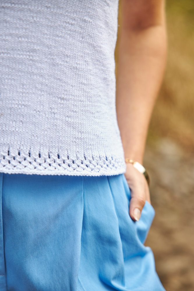 Top mit V-Ausschnitt | Anleitungsheft | Wolle Baby Cotton Organic  | Stricken | Regina Bühler, Pro Lana