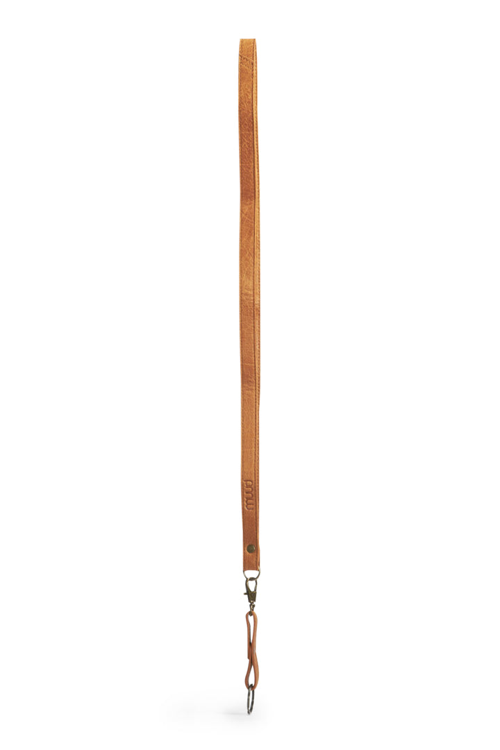 dace - schlüsselanhänger mit langem lederband für den hals, handgefertigt aus Echtleder von muud whisky