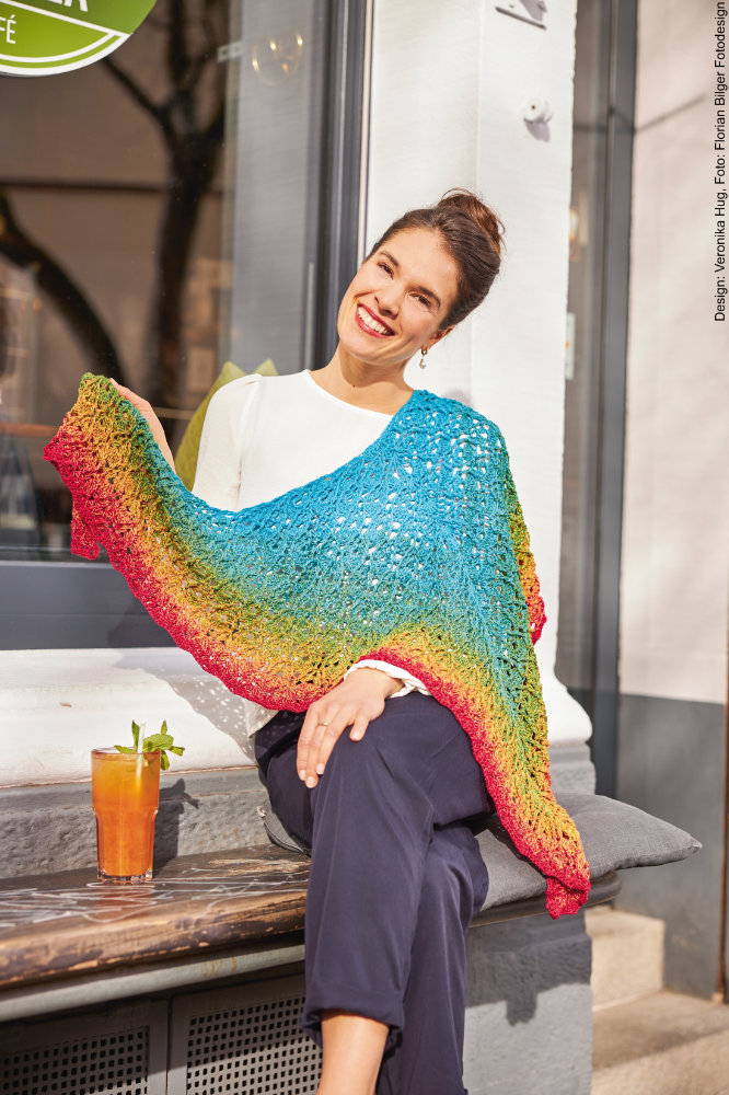 Woolly Hugs Maschenwelt - 05/2023 Tuch Relief - Waben ab Halsmitte | Anleitungsheft | Wolle BOBBEL cotton 800m | Häkeln | Veronika Hug, Woolly Hugs, Christophorus Verlag