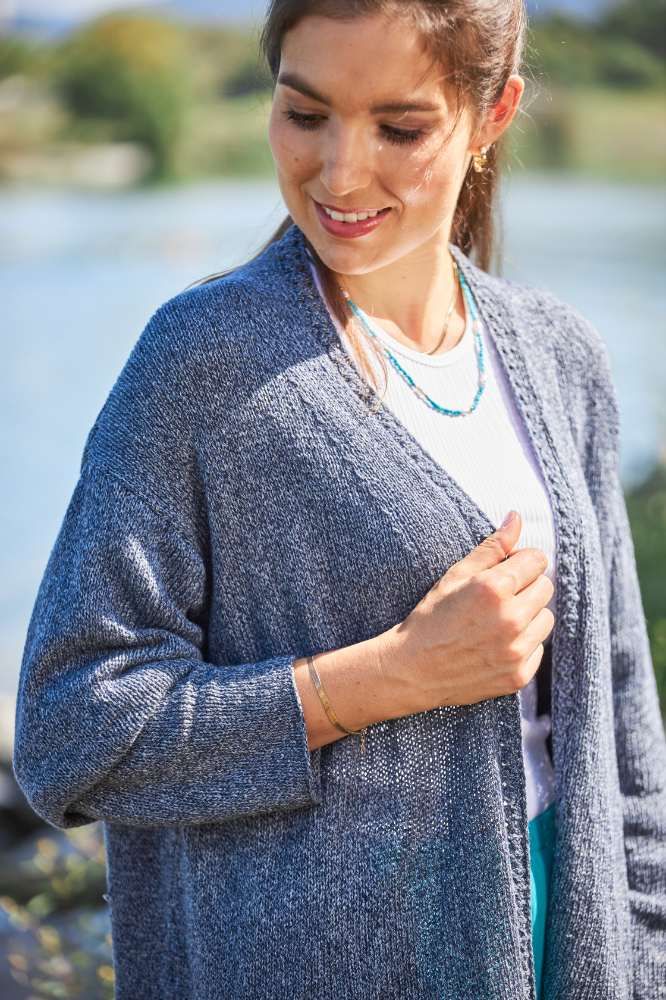 Verschlusslose Jacke mit Schalkragen | Anleitungsheft | Wolle Montenegro | Stricken | Regina Bühler, Pro Lana, Christophorus Verlag Verschlusslose Jacke mit Schalkragen | Anleitungsheft | Wolle Montenegro | Stricken | Regina Bühler, Pro Lana, Christophorus Verlag