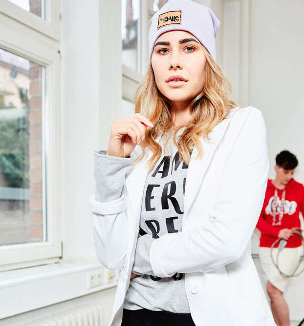 Athleisure - It-pieces aus Jersey, Sweat & Co. nähen. Mit Styleguide. In den Größen 34 - 46. Mit Schnittmusterbogen. Über 150 Designbeispiele. Mit Plottermotiven Athleisure - It-pieces aus Jersey, Sweat & Co. nähen. Mit Styleguide. In den Größen 34 - 46. Mit Schnittmusterbogen. Über 150 Designbeispiele. Mit Plottermotiven