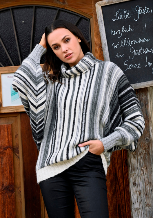 Quergestrickter Streifenpullover