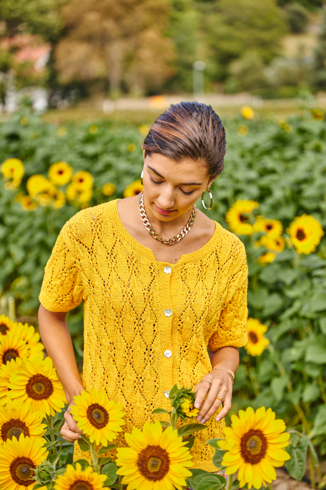 Kurzarmjäckchen mit Ajourmuster in gelb | Anleitungsheft | Wolle Basic Cotton 0122 - sonnengelb | Stricken | Regina Bühler, Pro Lana Kurzarmjäckchen mit Ajourmuster in gelb | Anleitungsheft | Wolle Basic Cotton 0122 - sonnengelb | Stricken | Regina Bühler, Pro Lana