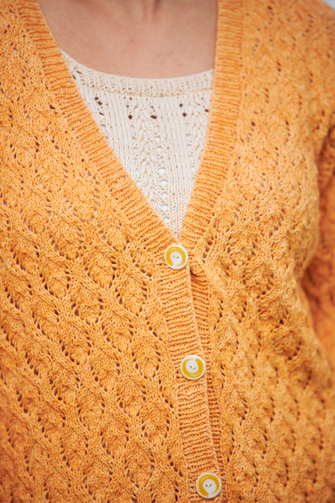 Jacke mit Ajoumustern | Anleitungsheft | Wolle Viva Summer  | Stricken | Regina Bühler, Pro Lana