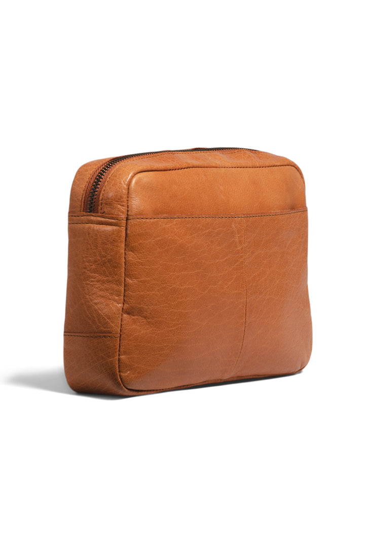 sandnes etui - kleine projekttasche für häkelzubehör, handgefertigt aus Echtleder von muud whisky