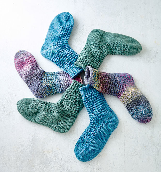 ARD Buffet Strickbuch - Pullover, Tücher, Accessoires, Socken und Home-Deko aus der beliebten Sendung der ARD. Mit Strickschule und Blick hinter die Kulissen ARD Buffet Strickbuch - Pullover, Tücher, Accessoires, Socken und Home-Deko aus der beliebten Sendung der ARD. Mit Strickschule und Blick hinter die Kulissen
