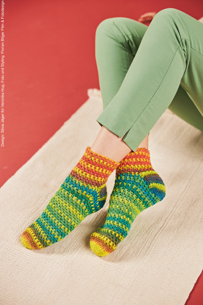 Poncho mit Sommersocken | Anleitungsheft | Wolle Paint Socks | Häkeln | Veronika Hug, Woolly Hugs, Christophorus Verlag Poncho mit Sommersocken | Anleitungsheft | Wolle Paint Socks | Häkeln | Veronika Hug, Woolly Hugs, Christophorus Verlag